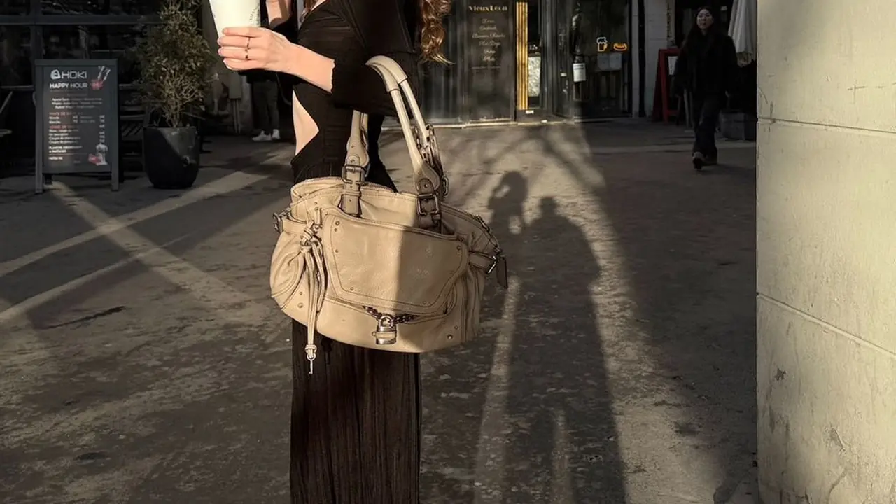 美女脱脱怎么用？人物抠图换背景实操指南